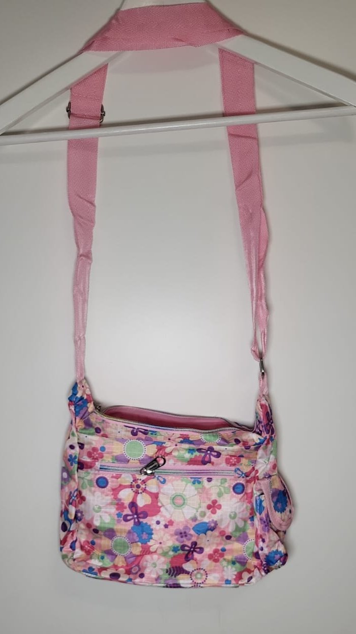 kleine Tasche mit Blumenmuster