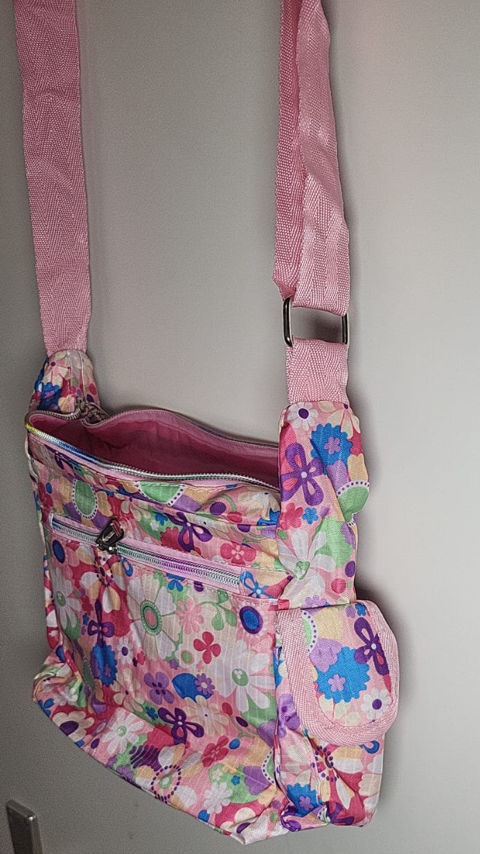 kleine Tasche mit Blumenmuster