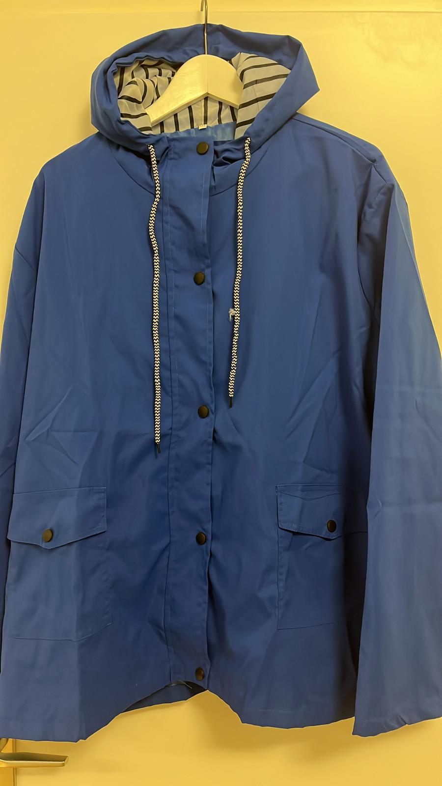 Jacket/raincoat for women 